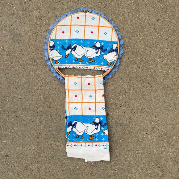 Vintage 90s Country Goose Kitchen Towel Holder and Towel Kitschy Nostalgia - Picture 1 of 4